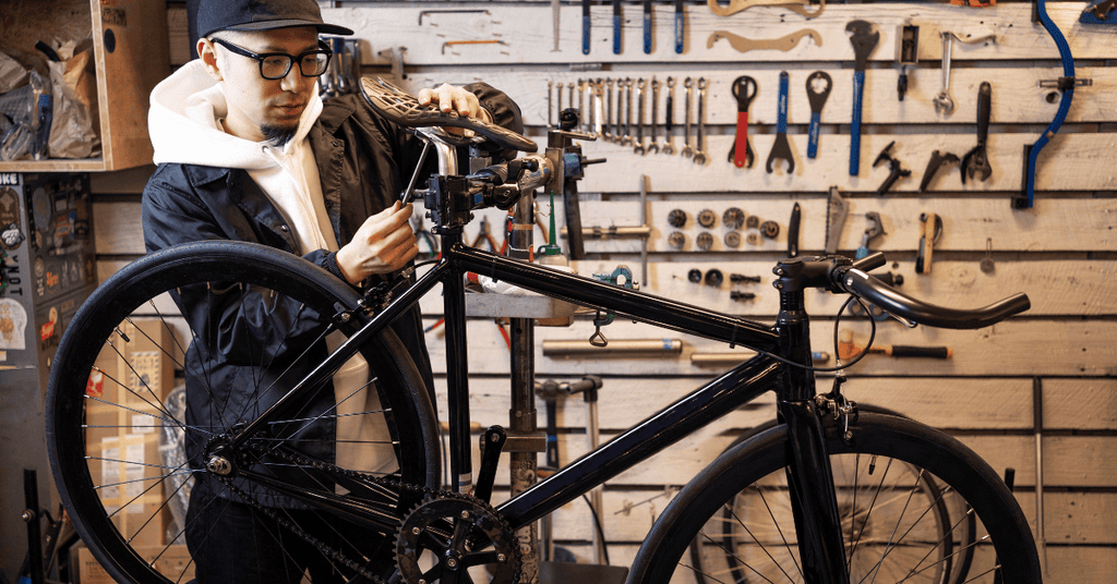reparar una bicicleta