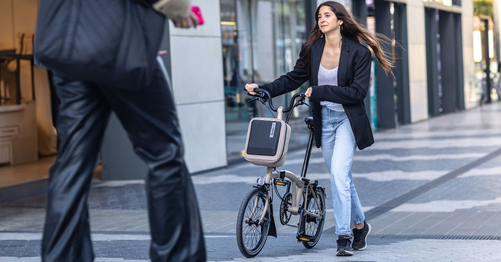 Bicicleta con mochila plegable