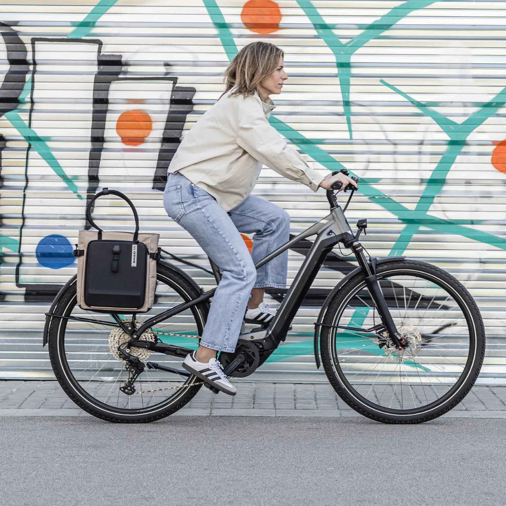 Alforja-bicicleta-shad-bikes-daily-beige-ambiente